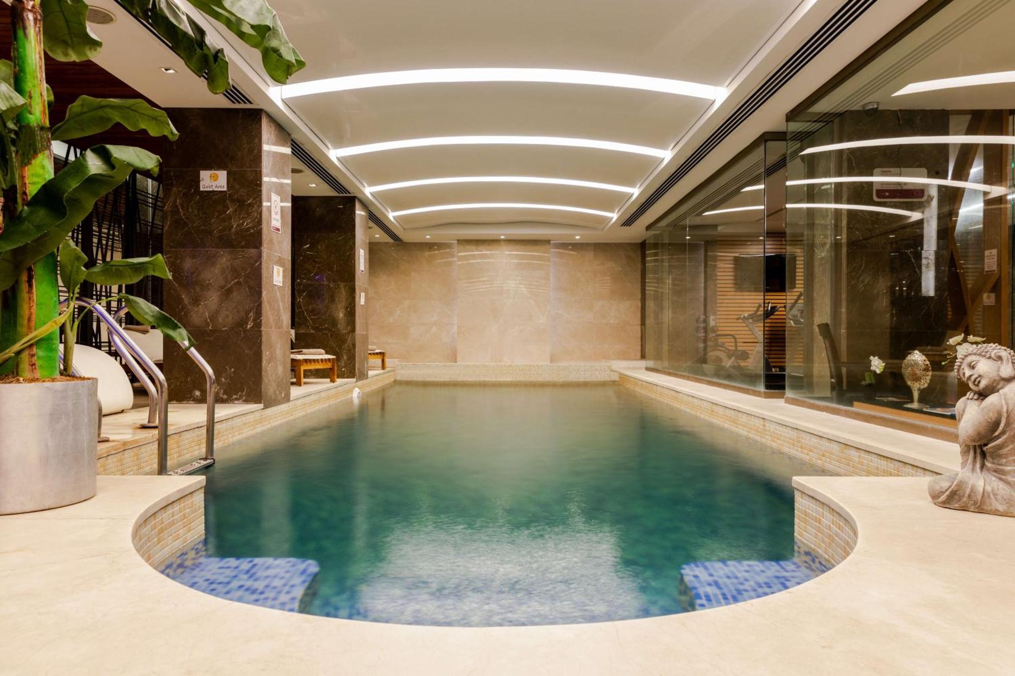 Levni Hotel & Spa - Special Category Istanbul Bagian luar foto The pool at the Mandarin Oriental, London