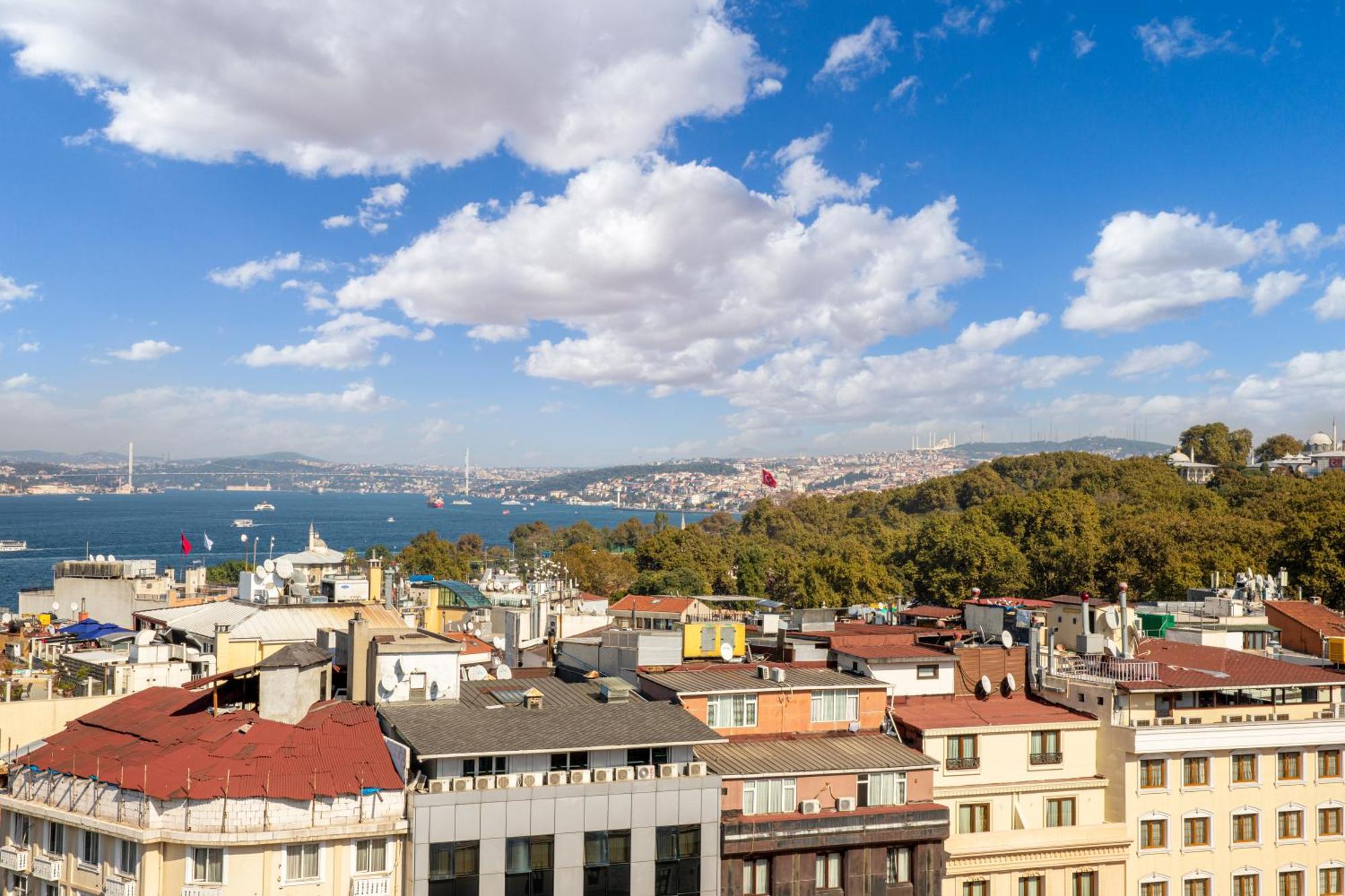 Levni Hotel & Spa - Special Category Istanbul Bagian luar foto View of the Bosphorus from the Galata Tower